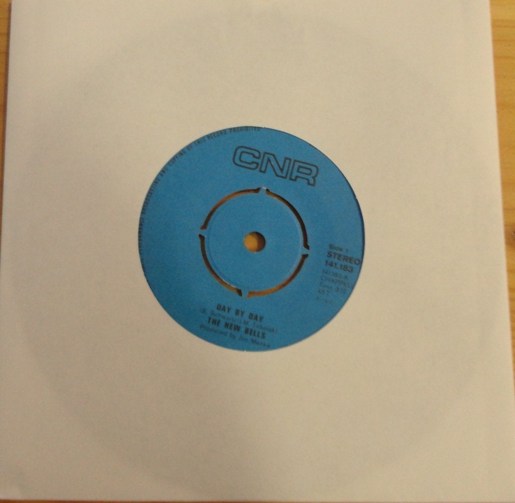 The New Bells > Day by Day, Ophalen of Verzenden, Gebruikt, 7 inch, Pop