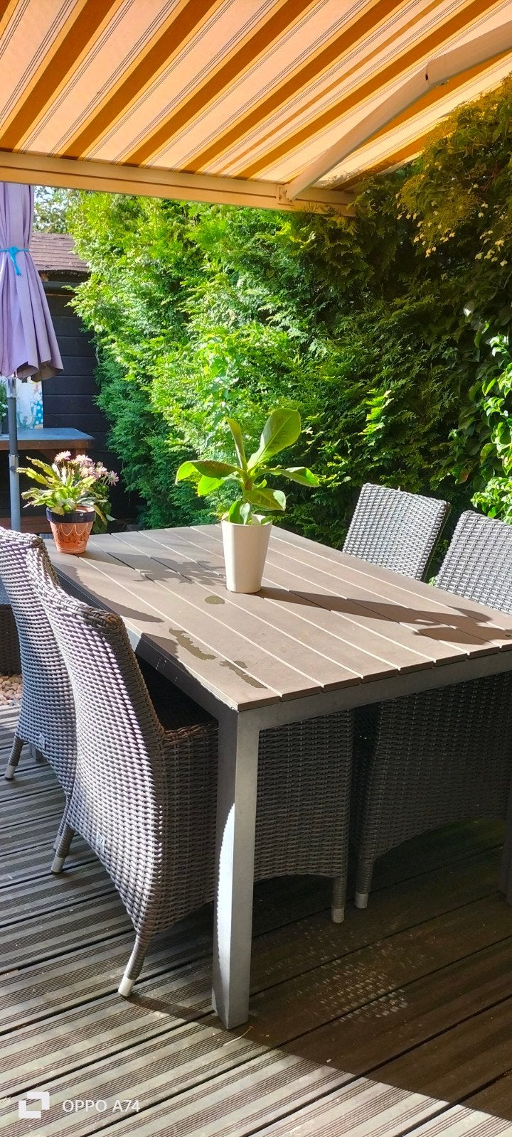 Degelijk tuinset met 4 stoelen en kussens, Ophalen, Gebruikt