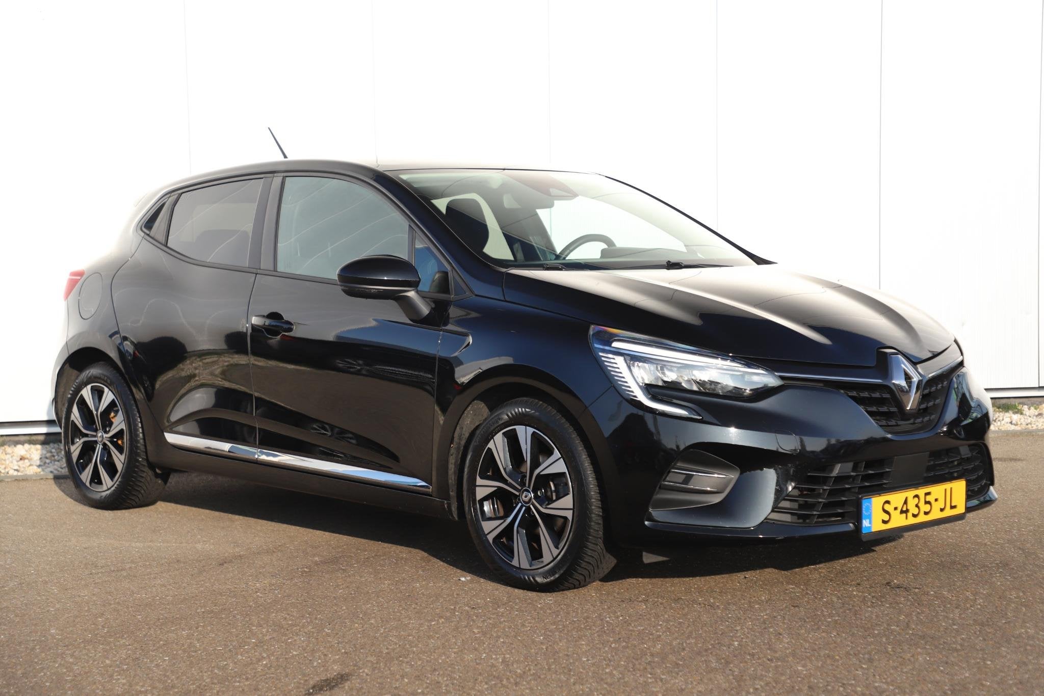 Renault Clio 1.0 TCe 90 Evolution 16 inch LMV Navigatie Carp, Voorwielaandrijving, Gebruikt, Euro 6, 580 kg
