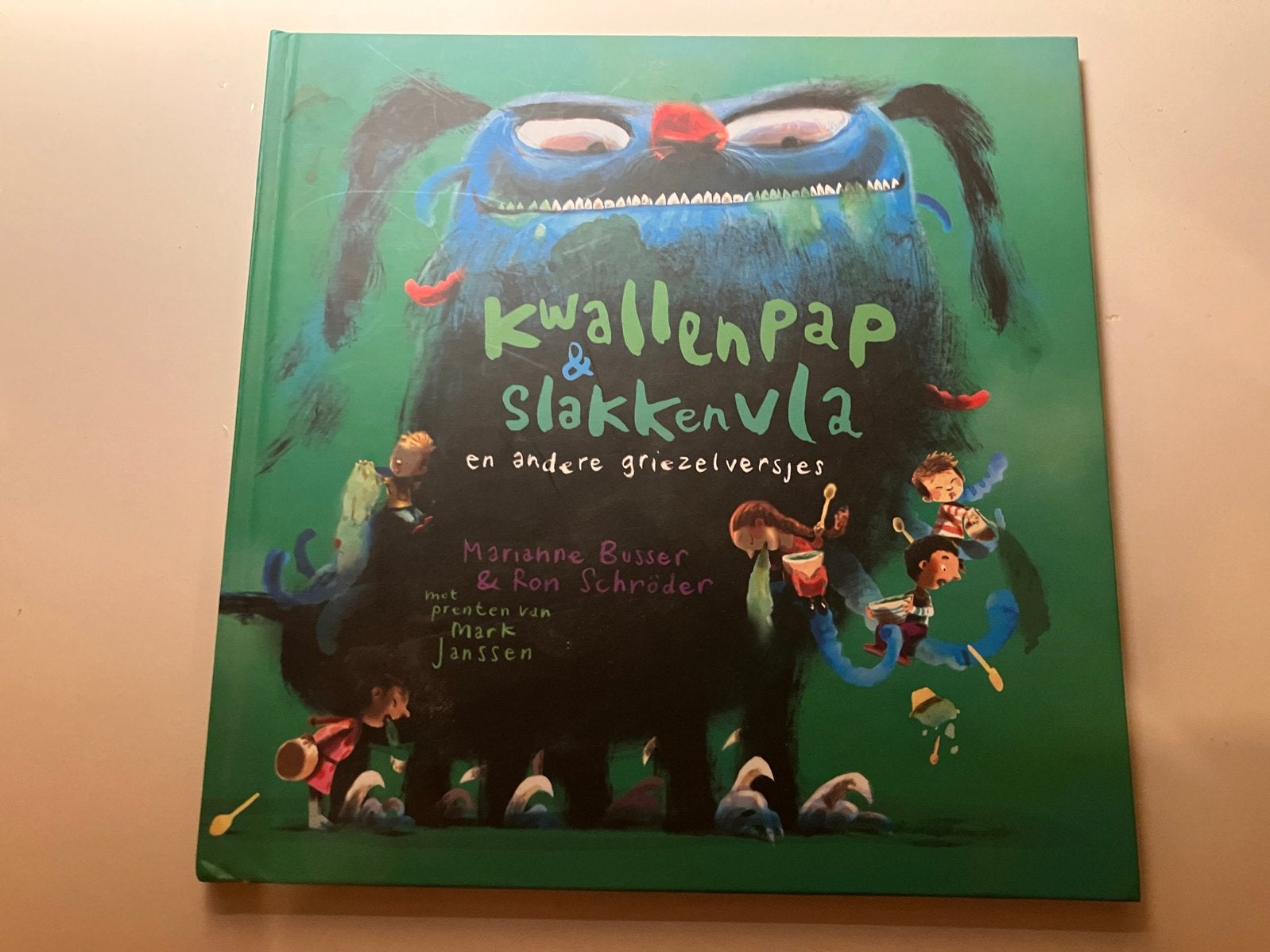 Kwallenpap & Slakkenvla en andere griezelversjes, Boeken, Ophalen of Verzenden, Zo goed als nieuw, Sprookjes