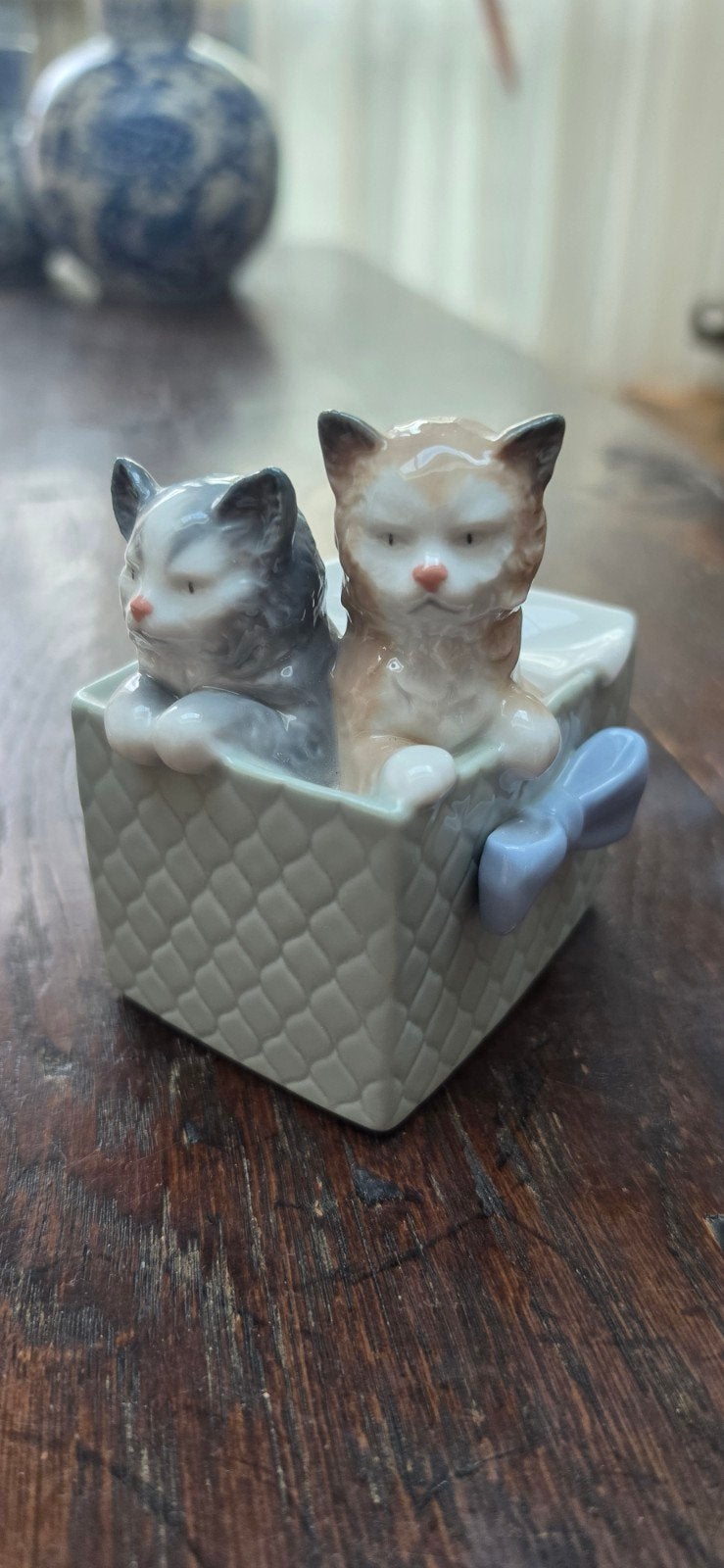 NAO Lladró beeldje: Twee katjes in mandje, Ophalen of Verzenden, Zo goed als nieuw, Dier