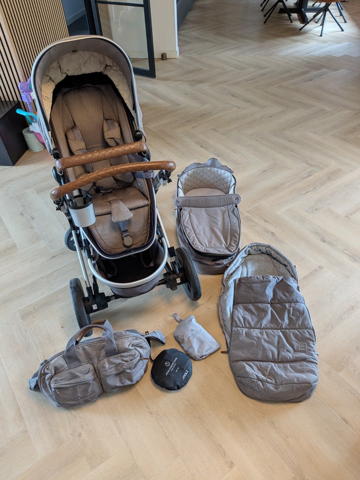 Joolz Geo2 combiwagen met reiswieg en accessoires, Kinderen en Baby's, Kinderwagens en Combinaties, Ophalen, Zo goed als nieuw