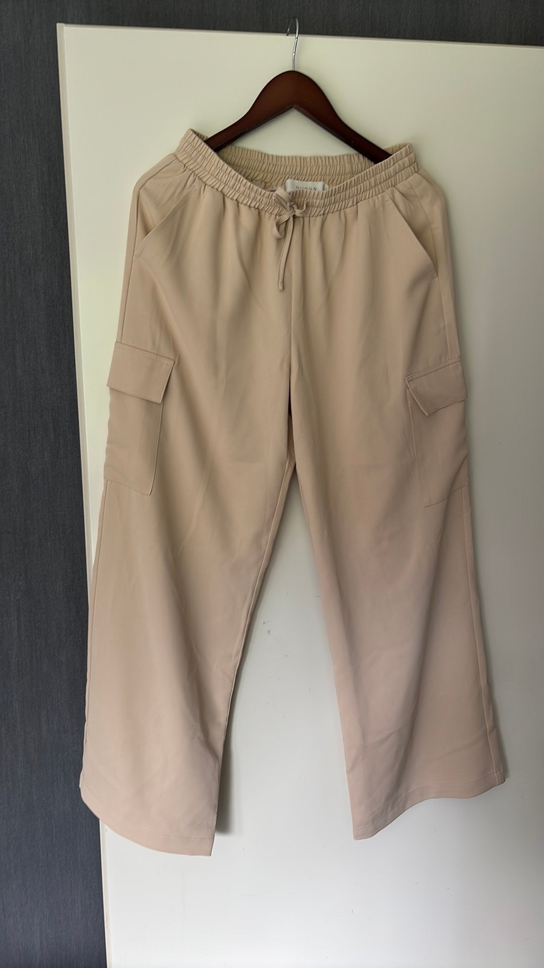 Prachtige broek van Nukus maat M, Kleding | Dames, Maat 38/40 (M), Beige, Ophalen of Verzenden, Zo goed als nieuw