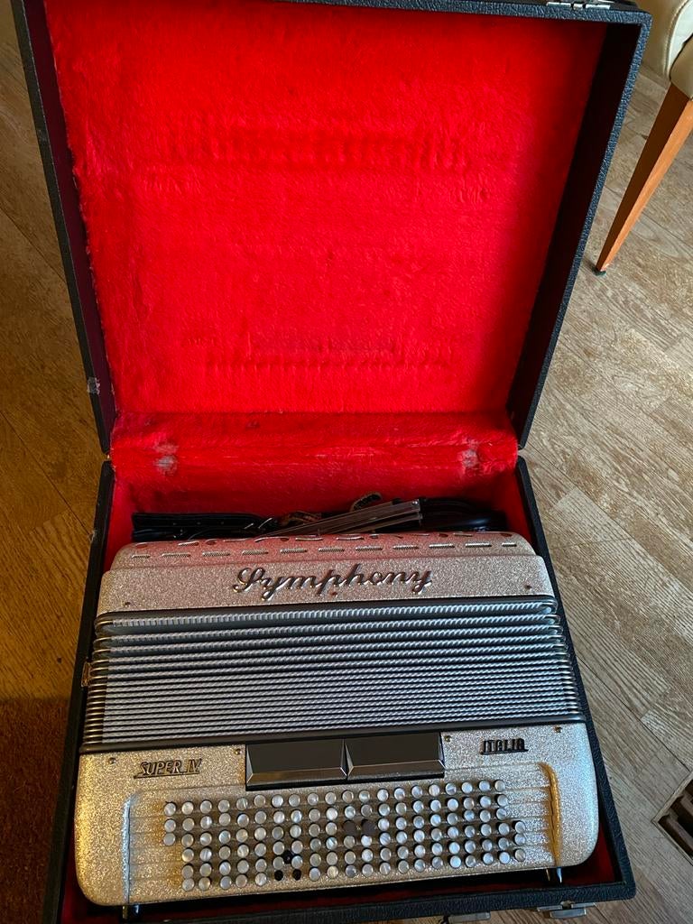Symphony Super IV Accordeon met koffer en riemen, Overige merken, Gebruikt, Met koffer, 120-bas