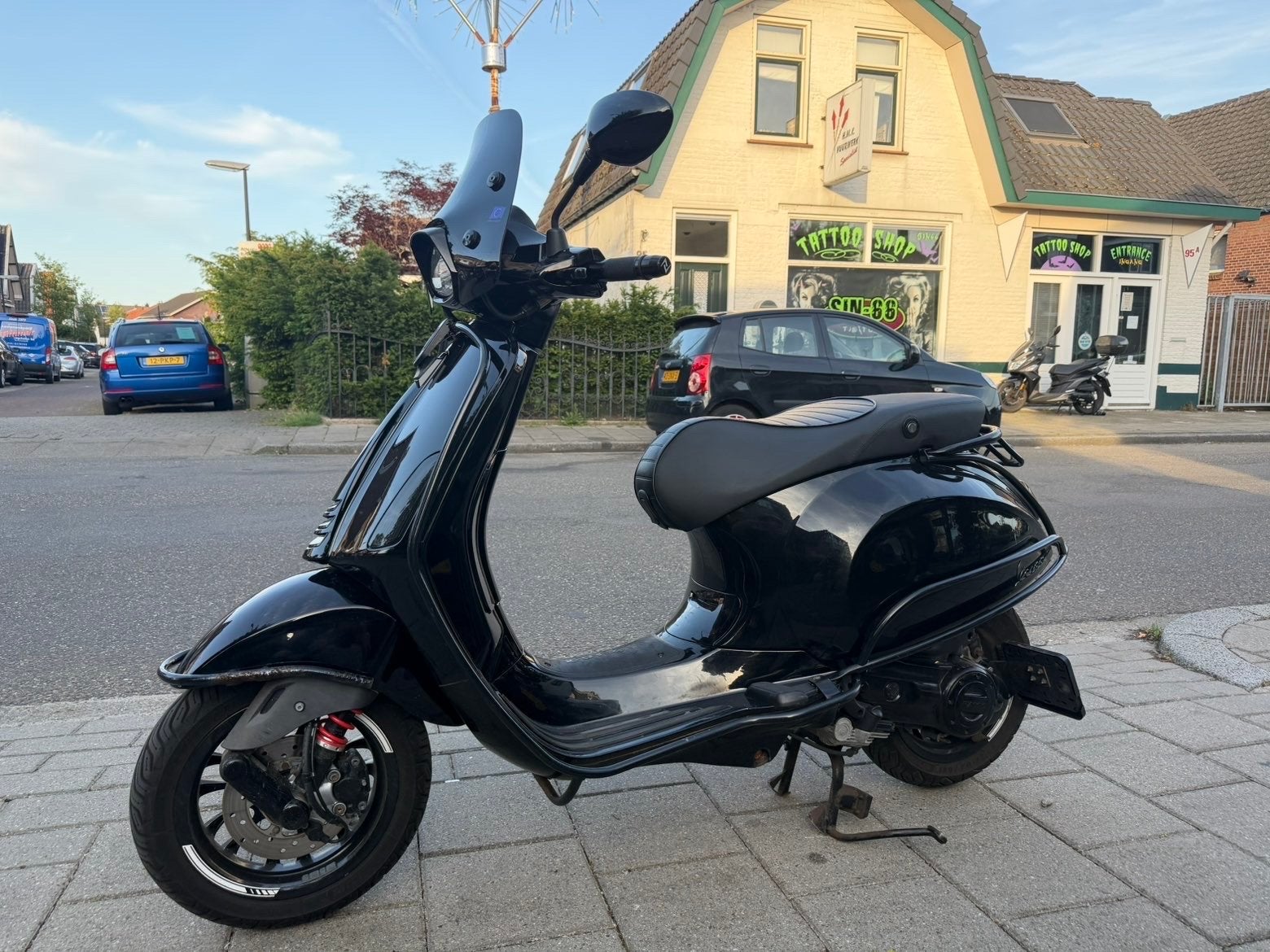 Zwarte Vespa Sprint 2019 – Stoere look, veel extra’s!, Ophalen, Gebruikt, Benzine, Overige modellen