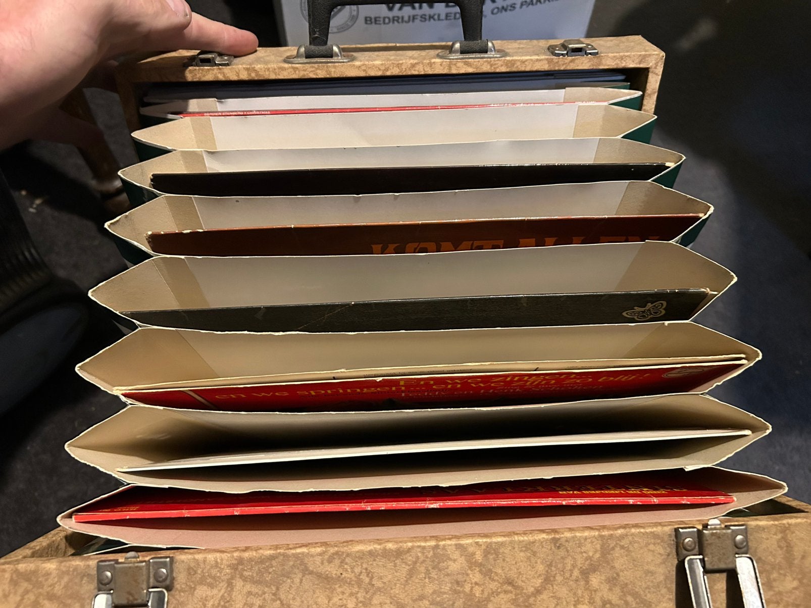 Koffer met kerstplaten en Sinterklaas platen, Diversen, Ophalen of Verzenden