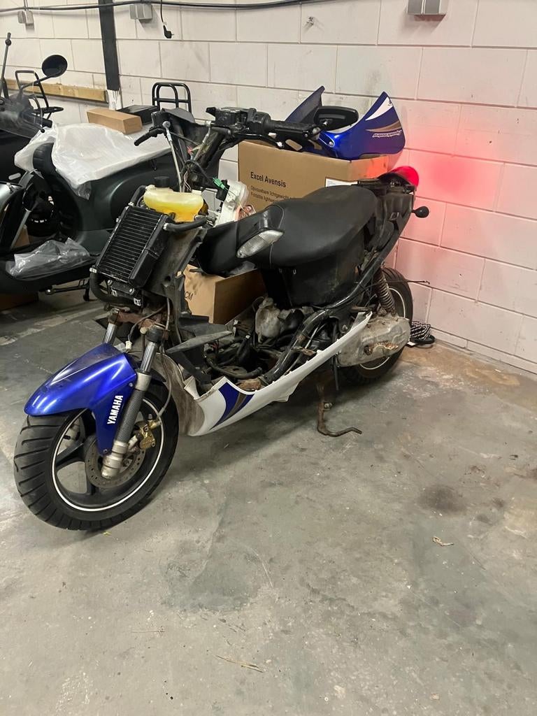 Yamaha Aerox 2011 - Loopt 70+-, Tweetakt, Aerox, Maximaal 45 km/u, Ophalen of Verzenden