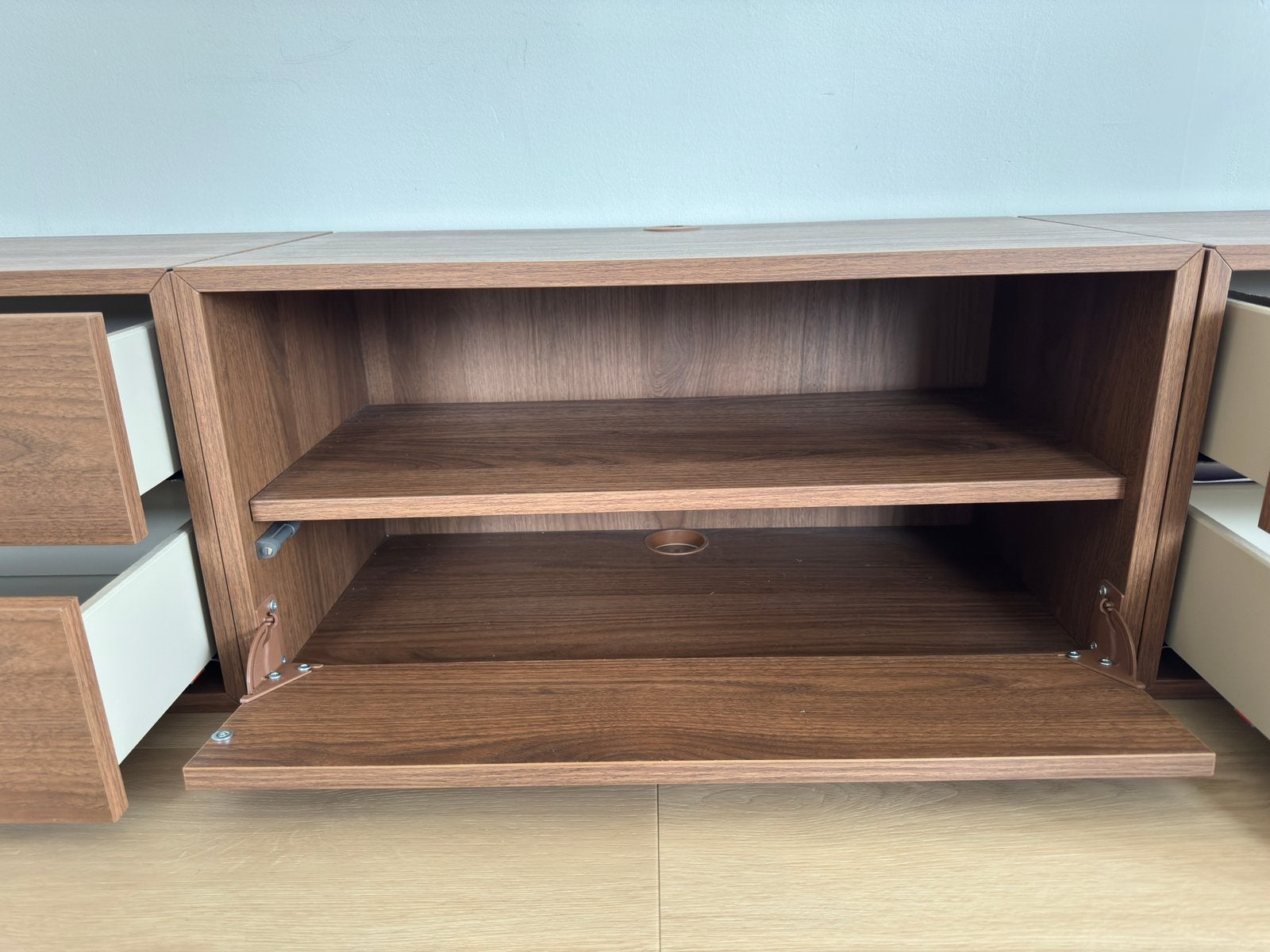 Ikea EKET tv-meubel zo goed als nieuw incl ophangsysteem!, Ophalen, Zo goed als nieuw, 25 tot 50 cm, Minder dan 100 cm