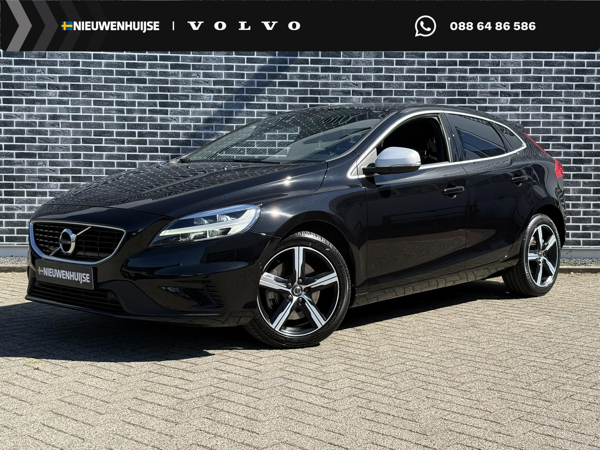 Volvo V40 1.5 T3 Polar+ Sport | Panoramadak | Achteruitrijca, 4 cilinders, Zwart, Origineel Nederlands, Bedrijf