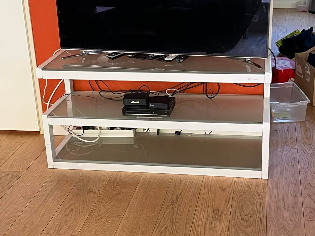 Modern wit TV meubel met gehard glas - NorStone Esse, Huis en Inrichting, Kasten | Televisiemeubels, Gebruikt, Minder dan 100 cm