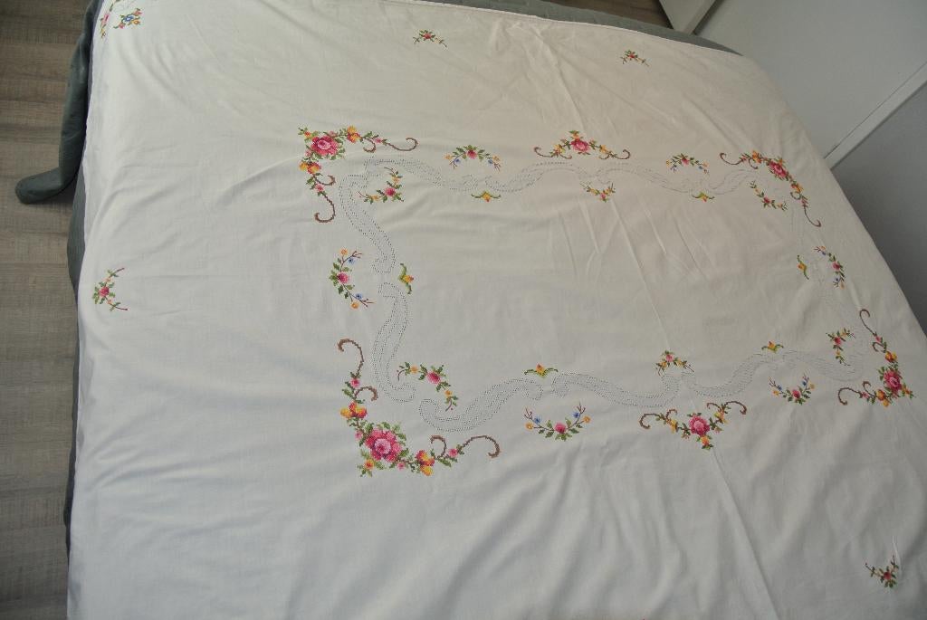 Geborduurd tafelkleed Rozen tafelkleed Vintage, Huis en Inrichting, Tafelkleden, Ophalen of Verzenden, Rechthoek