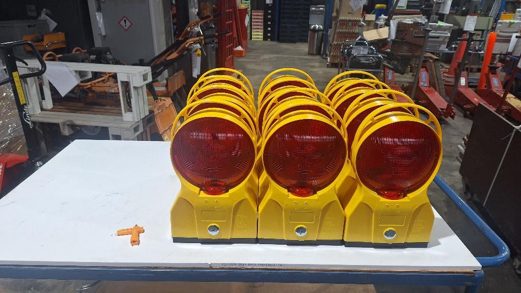 12 x Waarschuwingslicht bakenlicht, Ophalen, Gebruikt, Industriepark 2a 9351PA Leek, H.O.Albert Ale Slotema