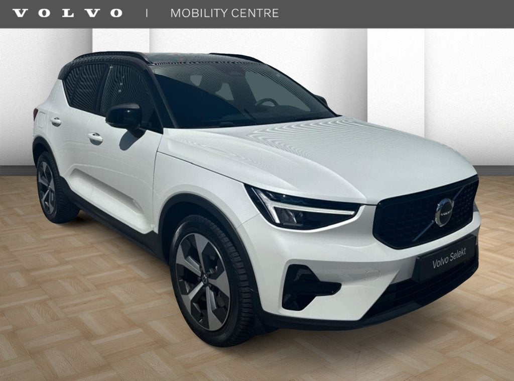 Volvo XC40 B4 Plus Dark | Trekhaak | Harman Kardon Audio, Auto's, Gebruikt, Euro 6, 4 cilinders, Wit