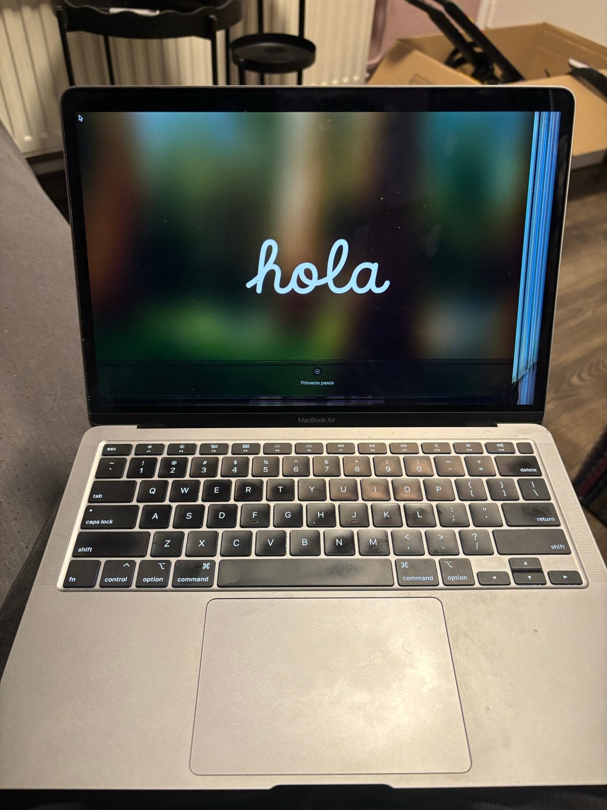Foto 2 van MacBook Air met defect scherm - Ideaal voor onderdelen
