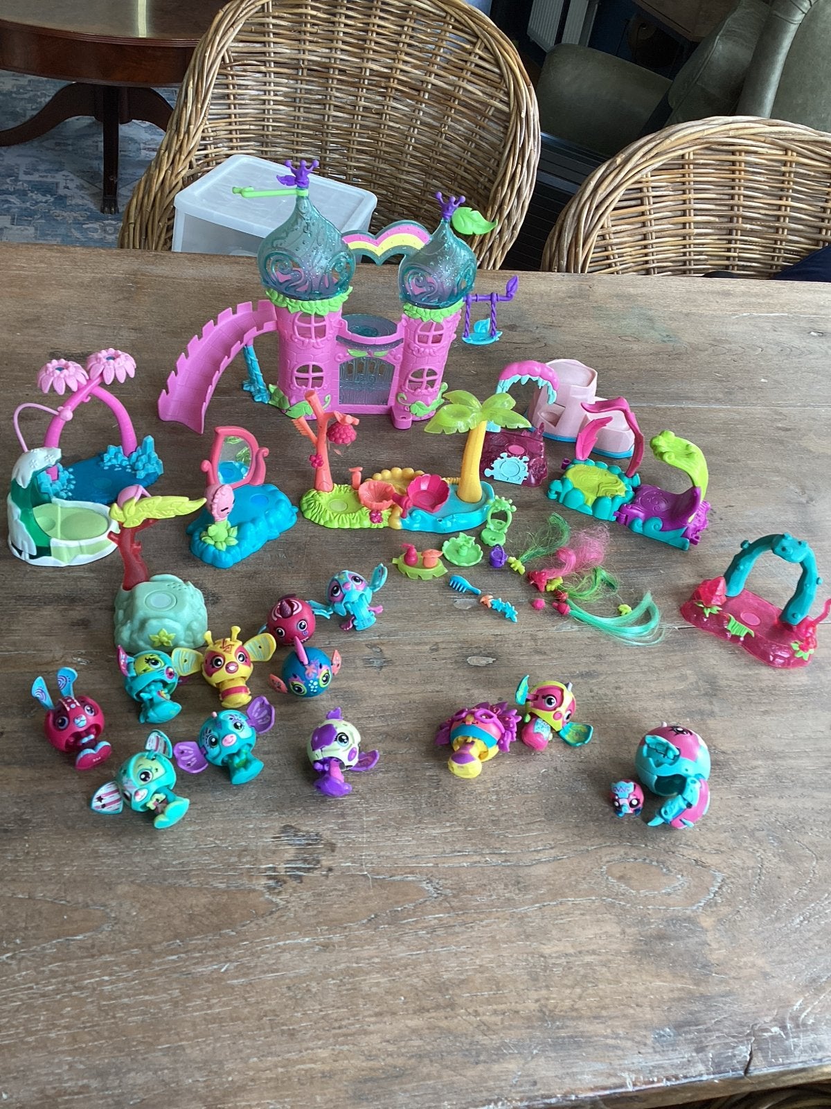 Grote set Hatchimals speelgoed met kasteel en figuren, Ophalen, Gebruikt, Meisje