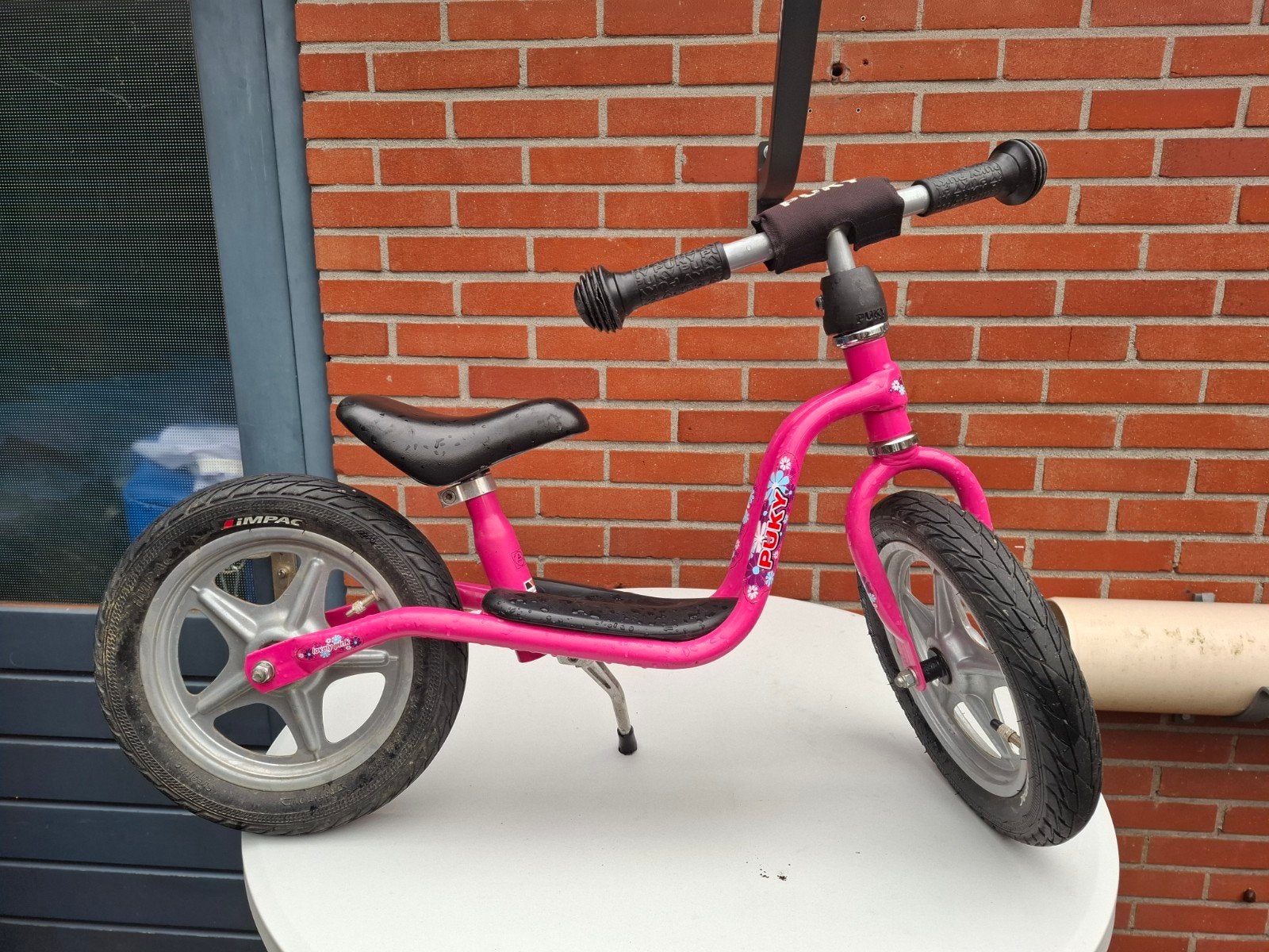 2 kinderfietsen; 1 binnen (2 en 3 wieler) en 1 buiten, Kinderen en Baby's, Speelgoed | Buiten | Voertuigen en Loopfietsen, Ophalen