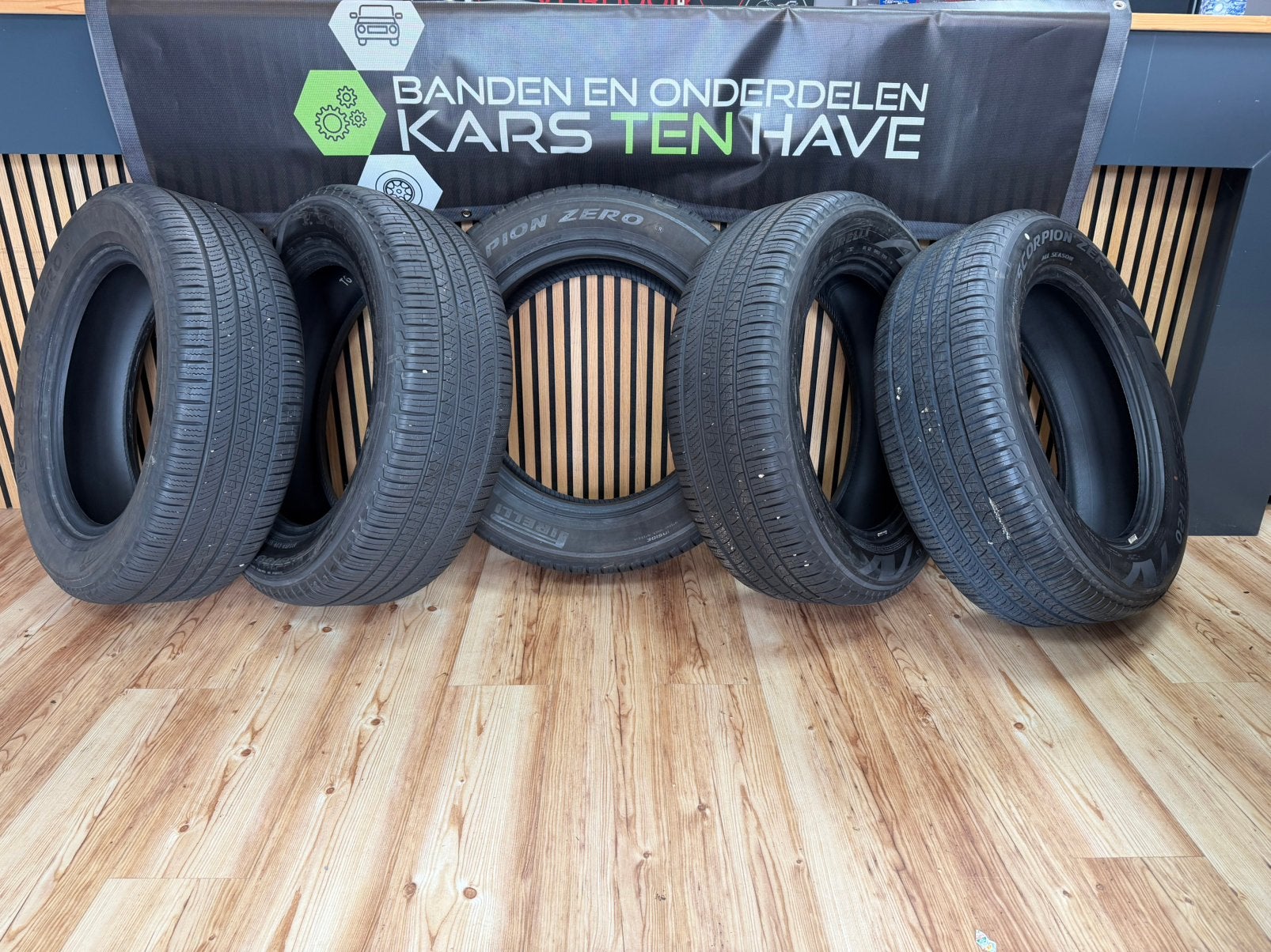 Pirelli Scorpion Zero All Season LR –Defender – 255/60 R20, Auto-onderdelen, Banden en Velgen, Ophalen