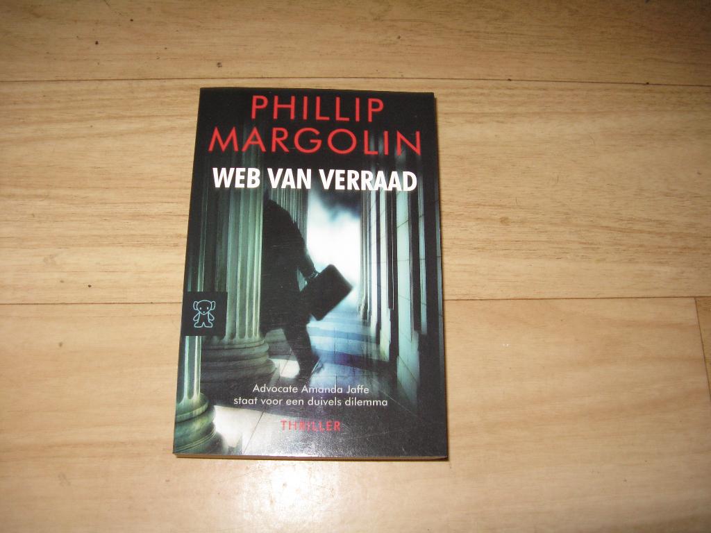 Philip Margolin - Web van verraad, Ophalen of Verzenden, Gelezen
