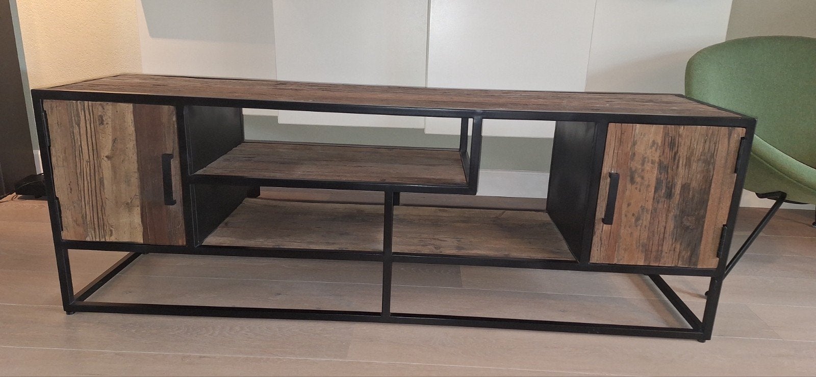 Goossens tv meubel, Huis en Inrichting, Ophalen, 150 tot 200 cm, Zo goed als nieuw, Industriële