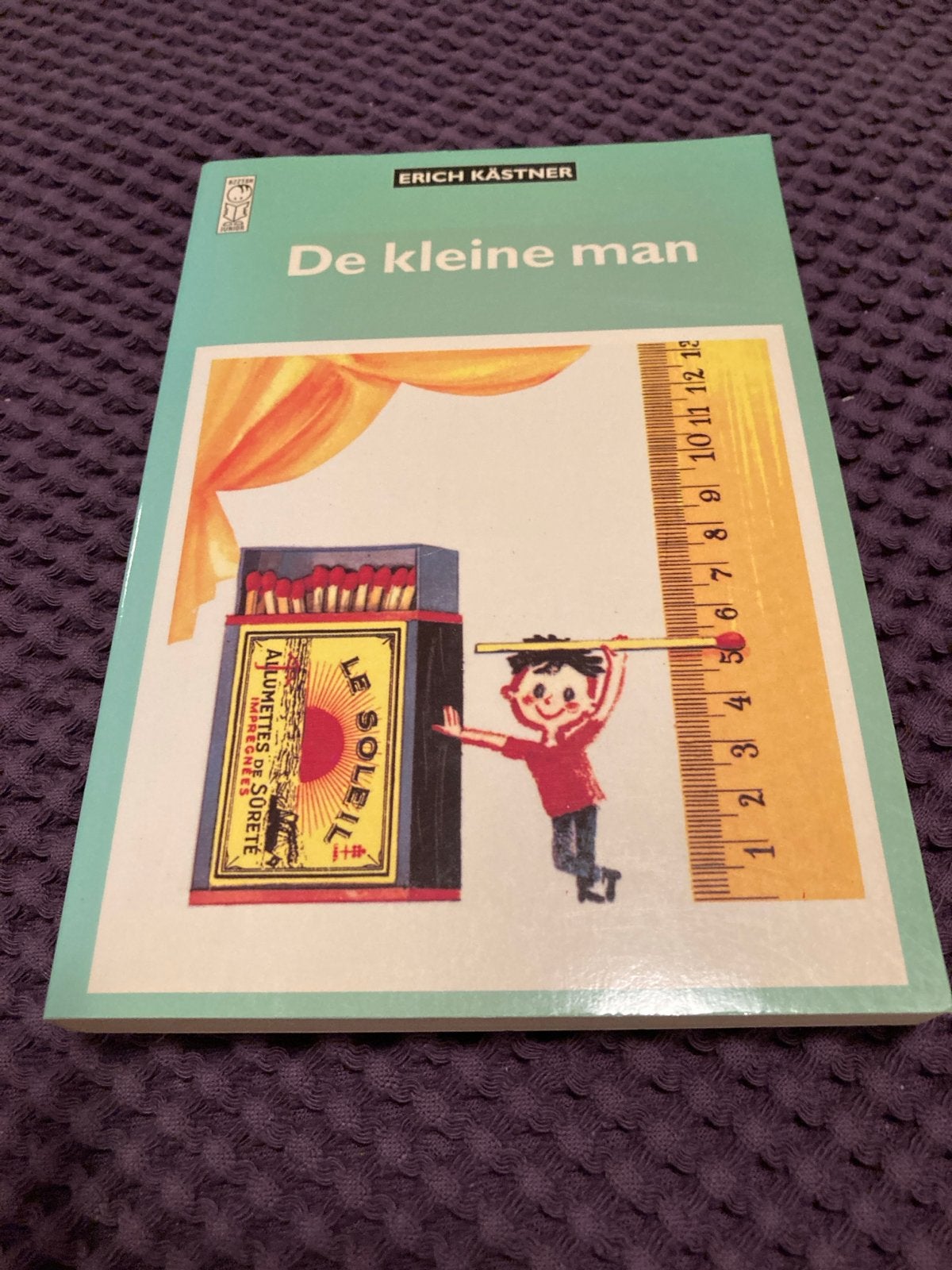 De kleine man - Erich Kästner (kinderboek), Boeken, Kinderboeken | Jeugd | 10 tot 12 jaar, Zo goed als nieuw, Fictie, Ophalen of Verzenden