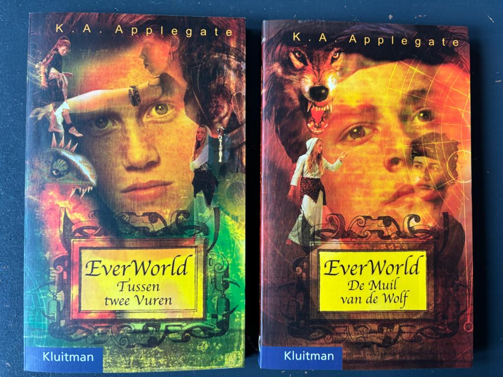 EverWorld boeken K.A. Applegate - De Muil van de Wolf & Tuss, Boeken, Ophalen of Verzenden, Gelezen
