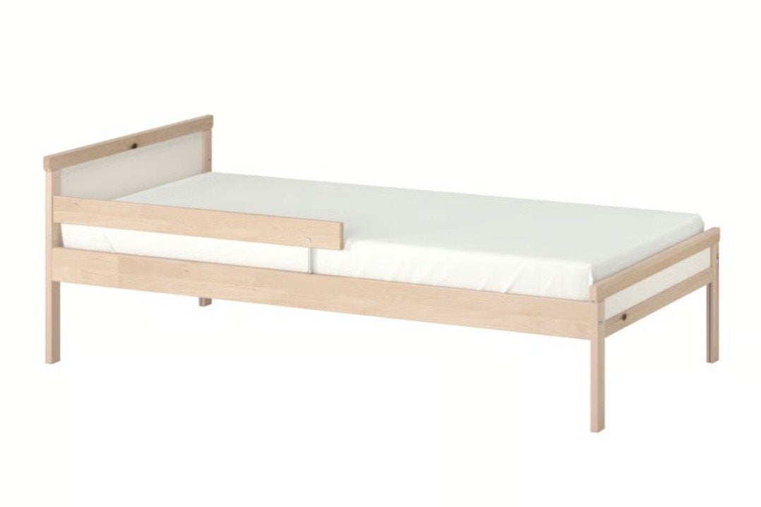 peuterbed met bedhekje - Hout, lichtbruin, Ophalen, Modern, Scandinavisch, 190 cm of minder, Zo goed als nieuw