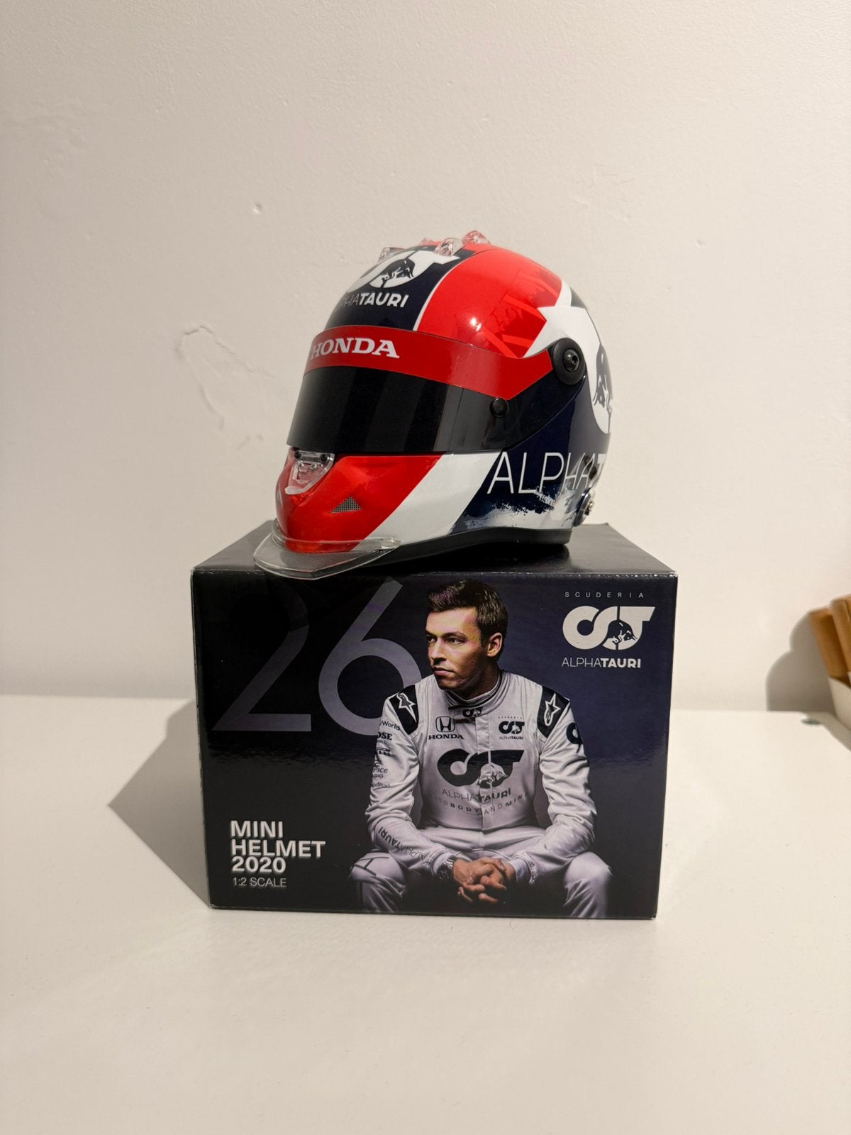 Daniil Kvyat 1/2 helm 2020, Ophalen of Verzenden, Zo goed als nieuw, Formule 1