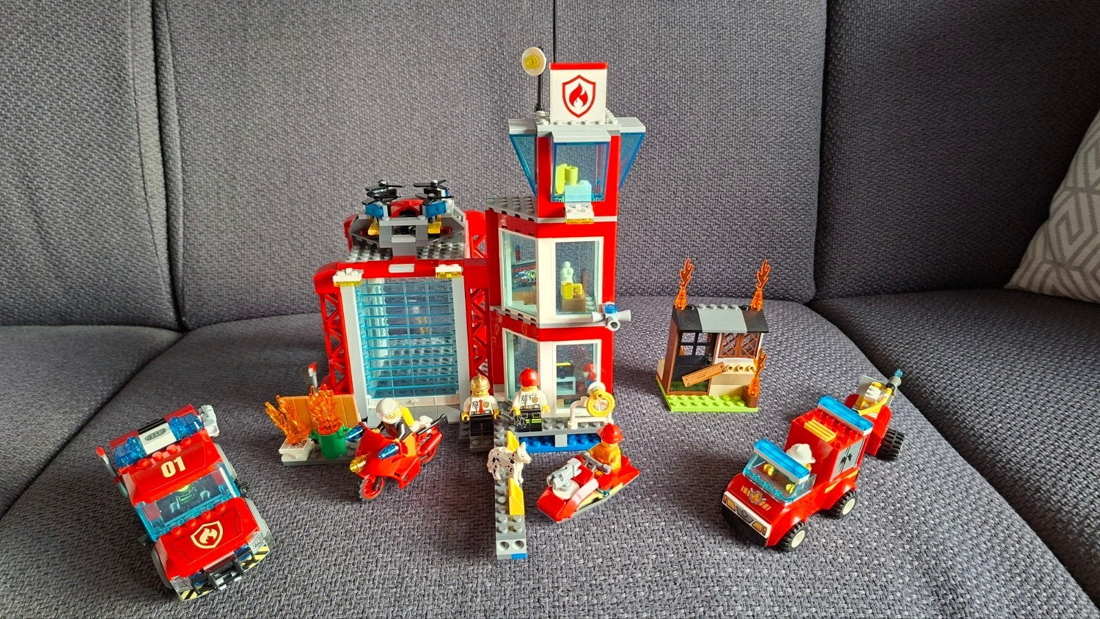 2 leuke LEGO brandweer sets (10740 & 60215) - compleet!, Ophalen, Zo goed als nieuw, Overige merken