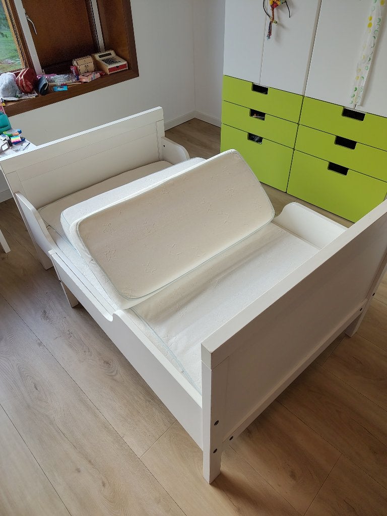 Wit IKEA SUNDVIK meegroeibed + lattenbodem + meegroeimatras, Gebruikt, 70 tot 85 cm, 180 cm of meer, Ophalen