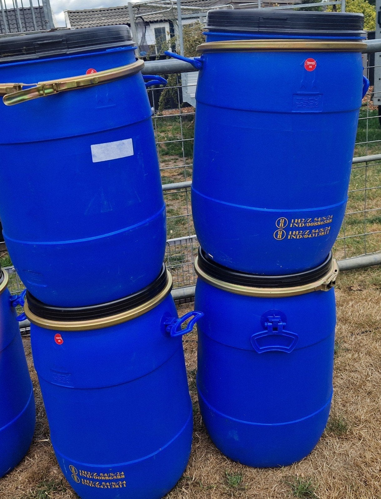 te koop 9 voertonnen 30 kg, Ophalen of Verzenden