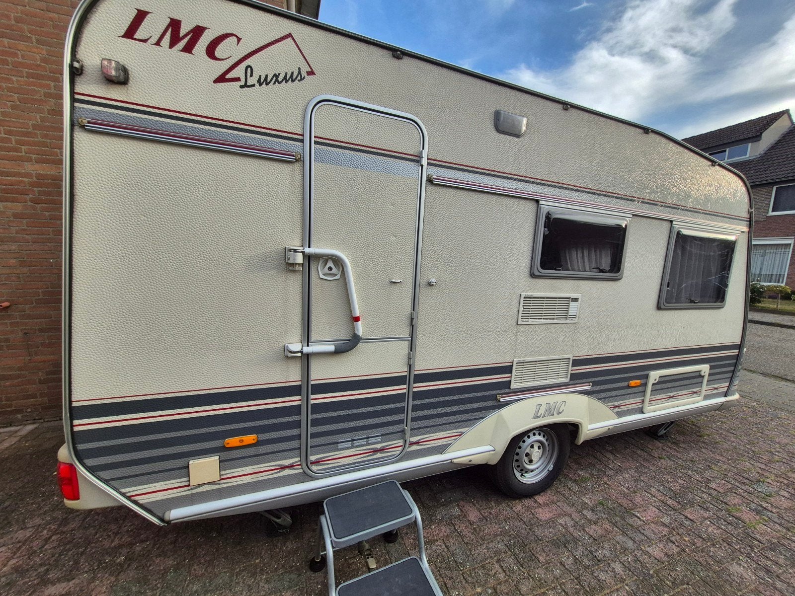 Mooie LMC Luxus caravan – goed onderhouden, compleet, Vast bed, Treinzit, Schokbreker, Particulier