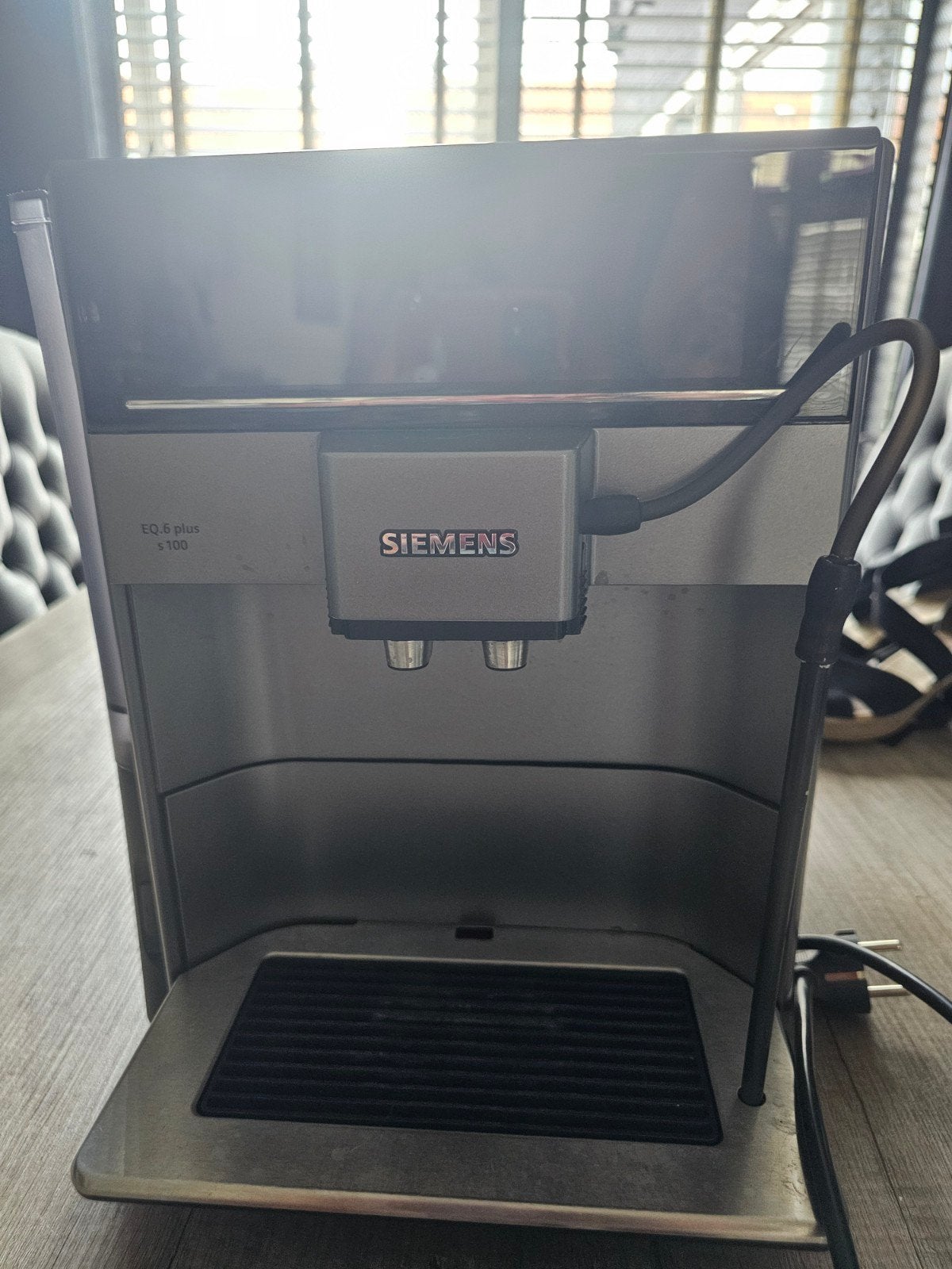 Siemens  EQ.6 plus s100, Witgoed en Apparatuur, Koffiezetapparaten, Ophalen, Afneembaar waterreservoir, 10 kopjes of meer, Koffiemachine