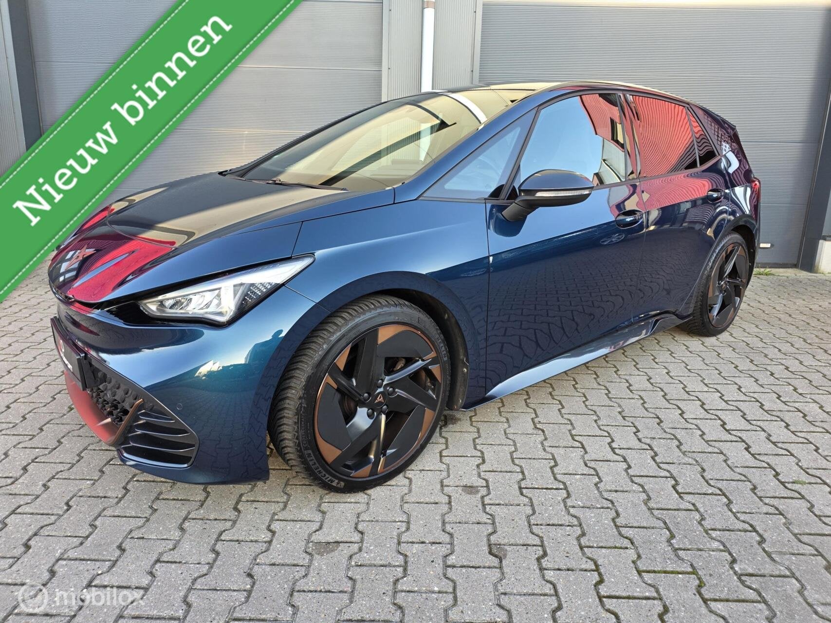 CUPRA Born Copper 62 kWh / Pano-dak/ HUD / Warmtepomp/ luxe!, Auto's, Automaat, Dealer onderhouden, Gebruikt, Blauw