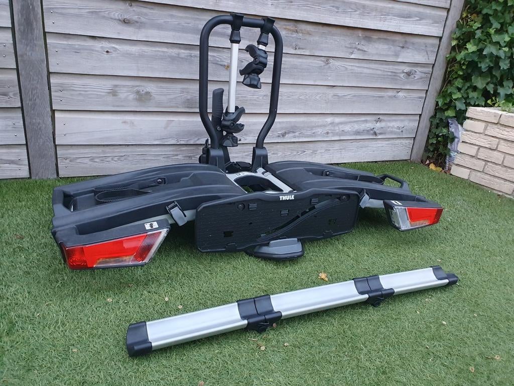Thule EasyFold XT 933 kantelbare en opvouwbare fietsendrager, Ophalen, Elektrische fiets, Zo goed als nieuw, 2 fietsen