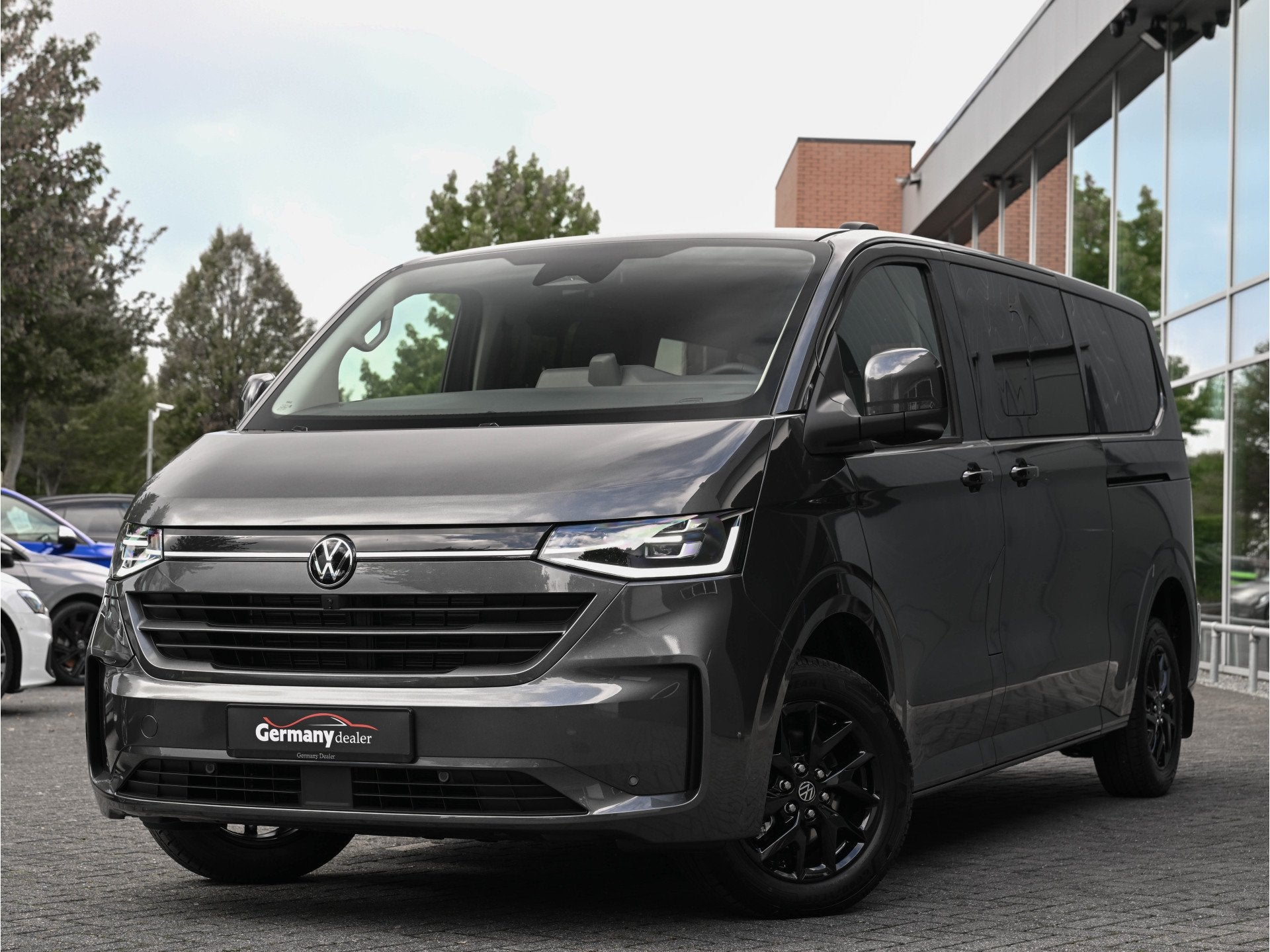 Volkswagen Transporter 2.5 L2H1 234pk eHybrid Style 8-pers C, Auto's, Dealer onderhouden, 232 pk, Leder, Nieuw