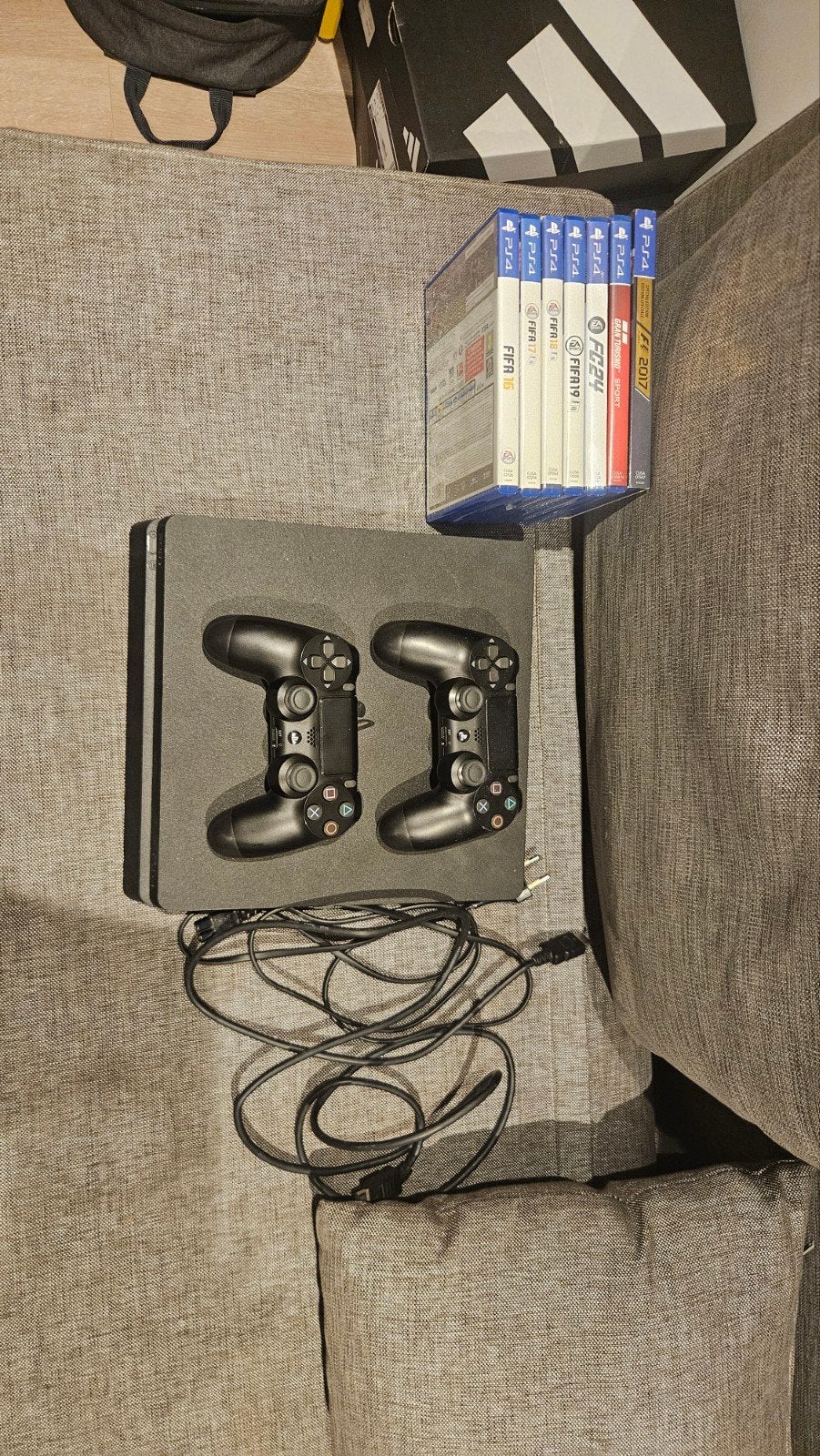 ps4 slim 1tb met 2 controlers en games, Met 2 controllers, Ophalen of Verzenden, 1 TB, Slim