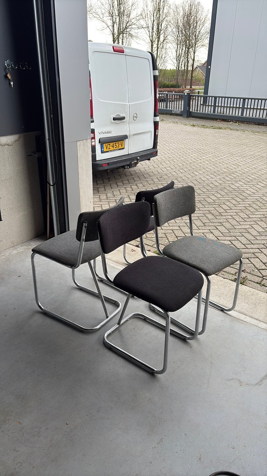 Set van vier Gispen 107 stoelen, Ophalen, Zwart, Zo goed als nieuw, Dutch design vintage