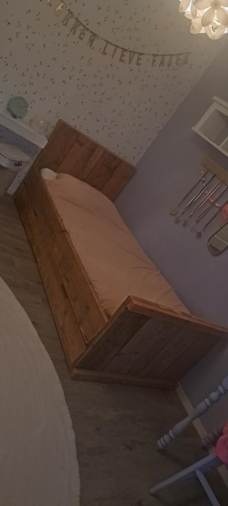 1 persoonsbed steigerhout, Ophalen