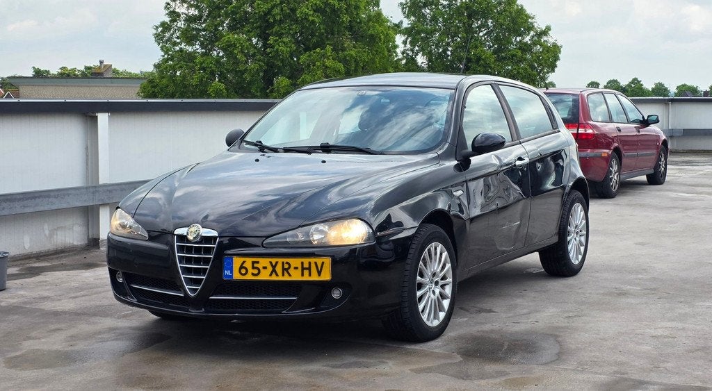 Alfa Romeo 147 1.6 T.Spark Business 1e Eigenaar Rondom Schad, Auto's, Alfa Romeo, Voorwielaandrijving, Gebruikt, Beige, 4 cilinders
