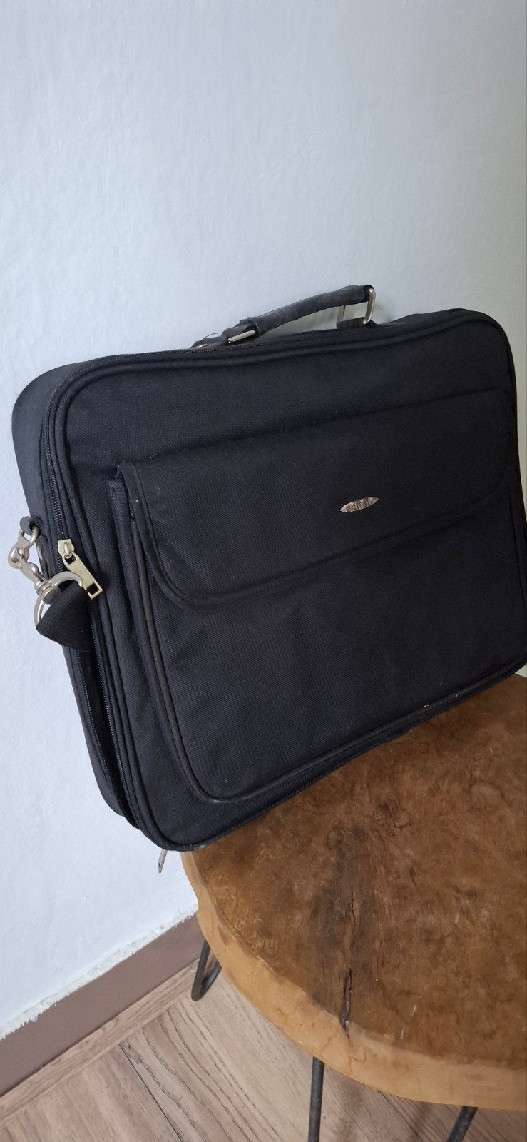 Zwarte laptoptas met schouderband - Gebruikt, Computers en Software, Gebruikt, 15 inch, Ophalen of Verzenden, Zwart