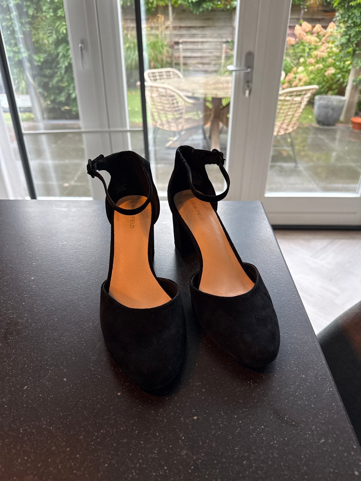 Anna Field Zwarte Suède Pumps met Enkelbandje, Pumps, Zwart, Ophalen of Verzenden, Zo goed als nieuw