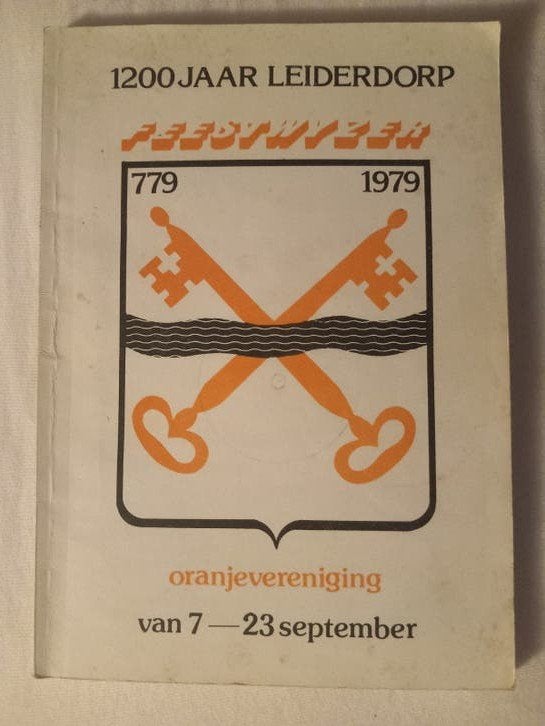 feestgids 1200 Jaar Leiderdorp 779-1979 Oranjevereniging, Boeken, Geschiedenis | Stad en Regio, Ophalen of Verzenden, Gelezen