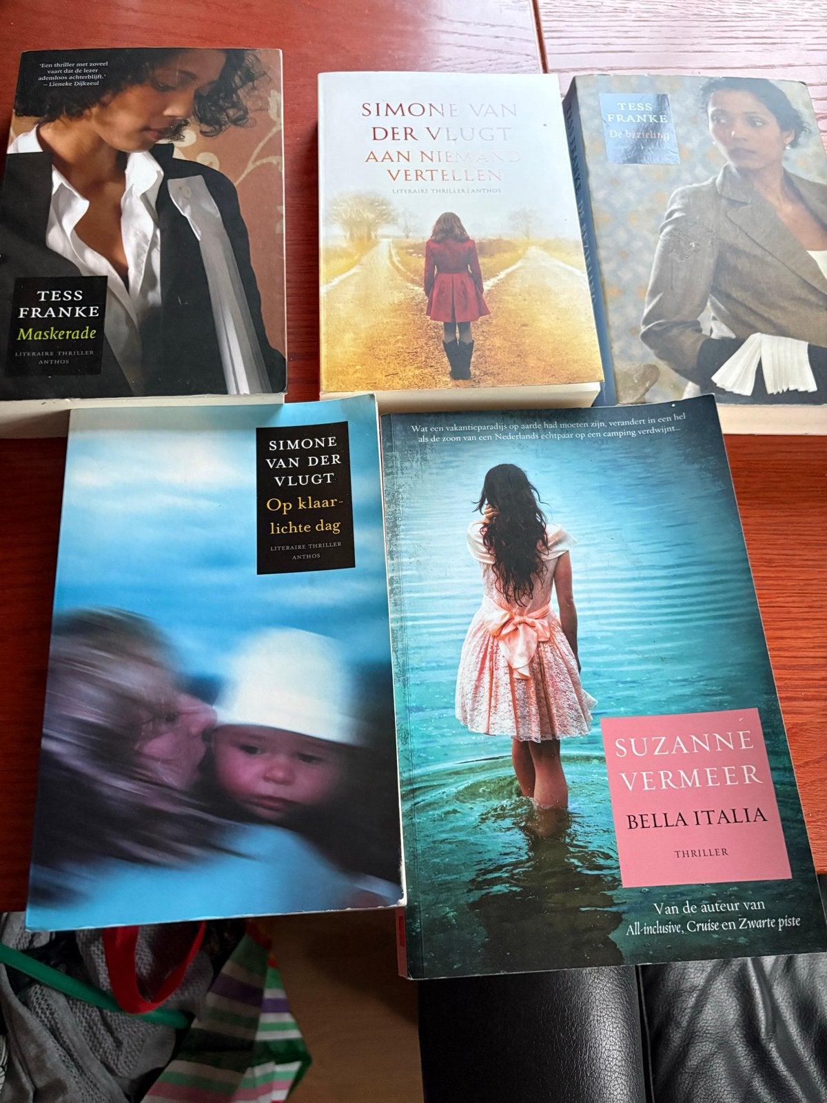 5 boeken van Simone van der Vlugt, Tess Franke, Suzanne Verm, Ophalen of Verzenden, Gelezen