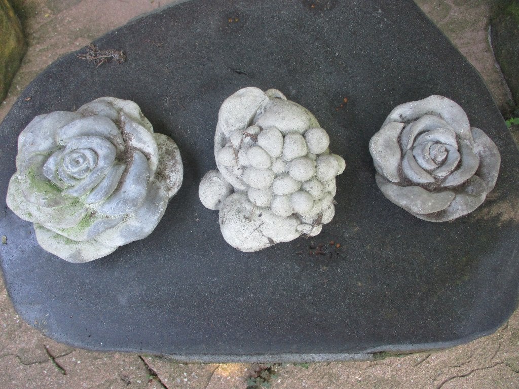 3 betonnen tuinbeelden 1 bloem en 1 stuks fruit, Ophalen of Verzenden, Zo goed als nieuw, Overige typen