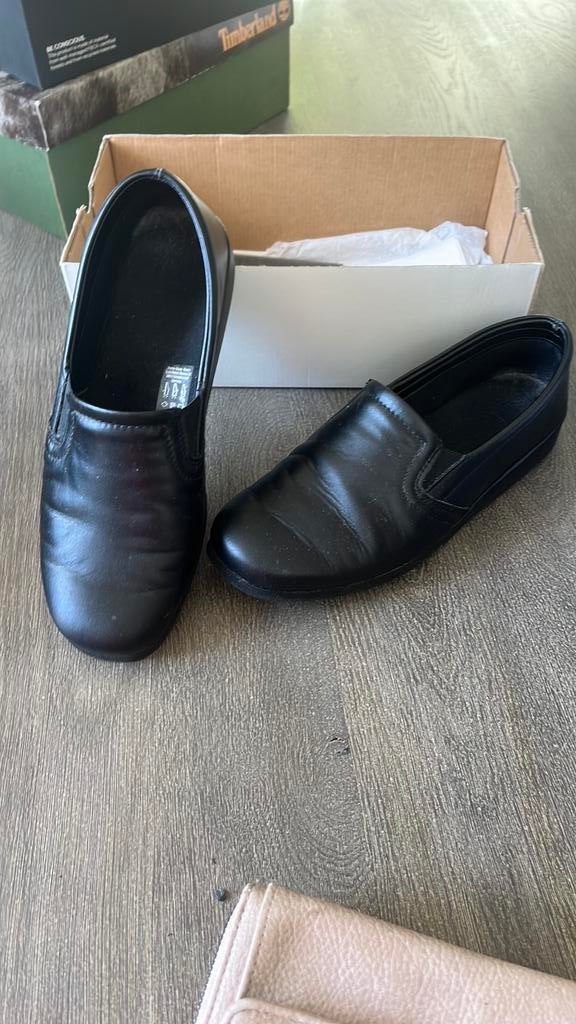 Pantoffel, Zwart, Ophalen of Verzenden, Zo goed als nieuw, Pantoffels of Sloffen