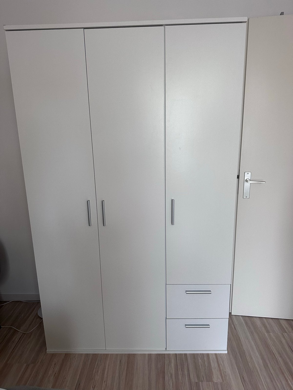 Witte kledingkast met hang- en leggedeelte, Ophalen, Gebruikt, Met lade(s), 150 tot 200 cm