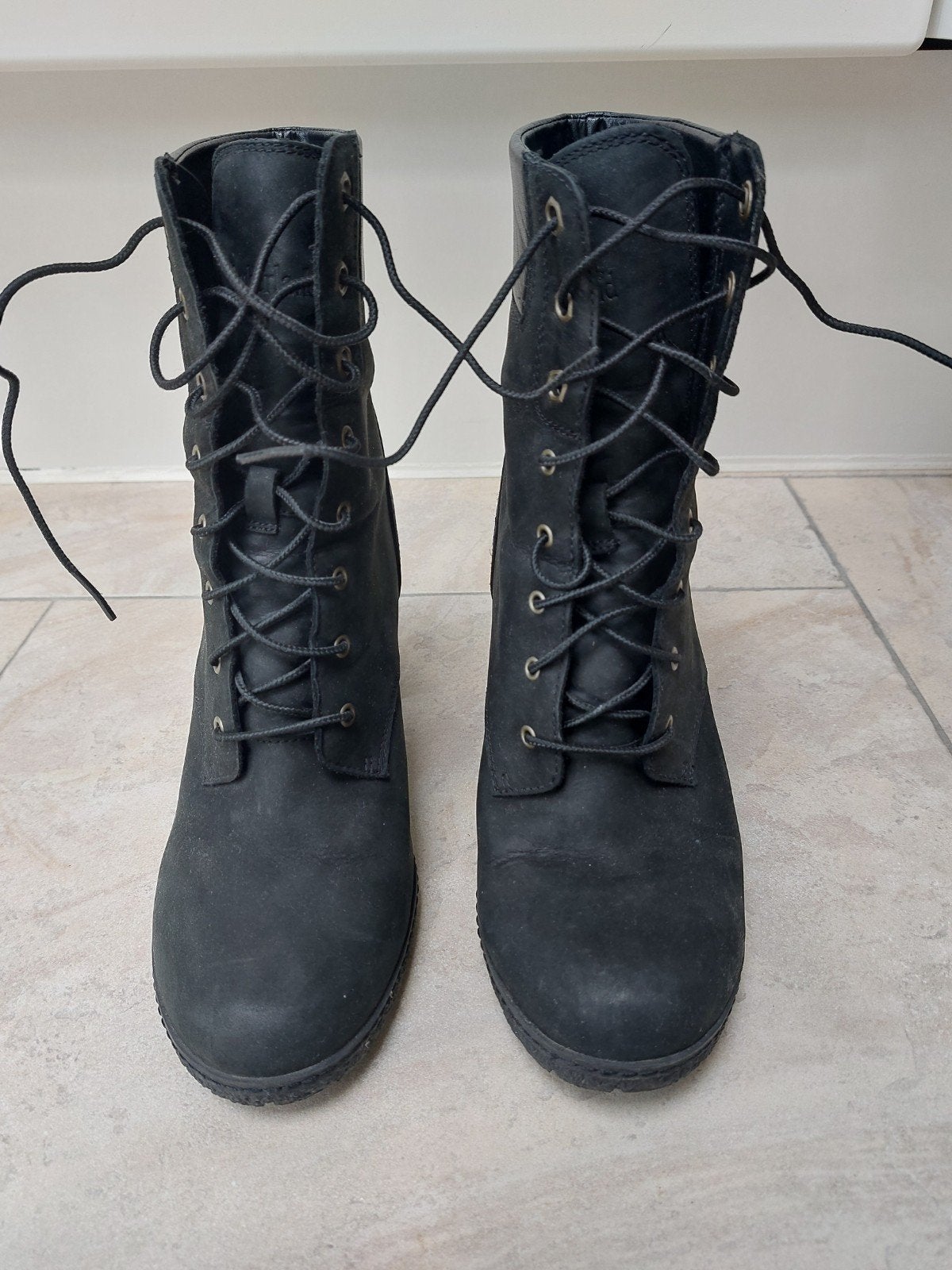 Zwarte Timberland laarsjes maat 41
Nieuwprijs 189 euro,graag, Hoge laarzen, Zwart, Ophalen of Verzenden, Zo goed als nieuw