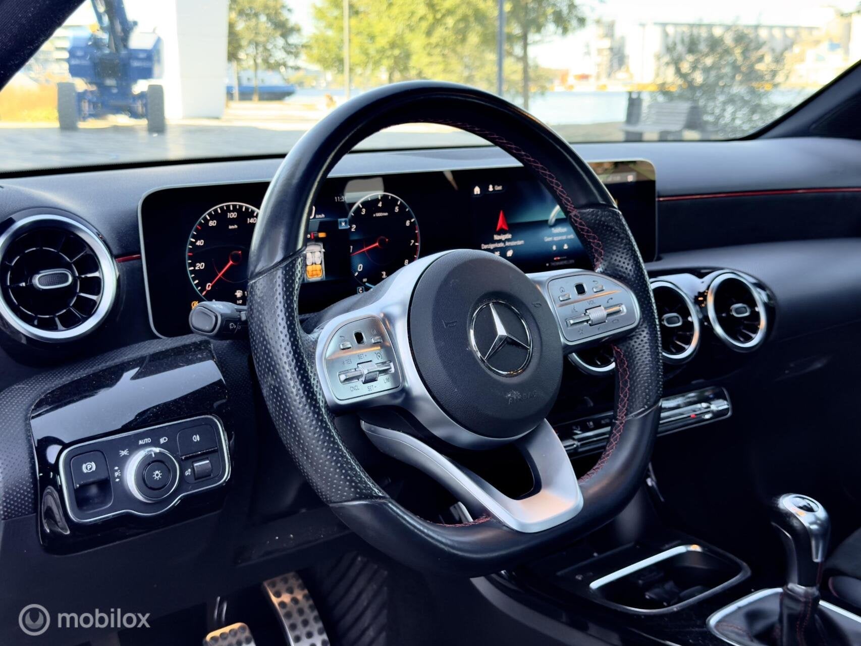 Mercedes A-klasse 200 AMG Line |Pano |Led |Stoelverwarming, Auto's, Voorwielaandrijving, Dealer onderhouden, Gebruikt, 4 cilinders