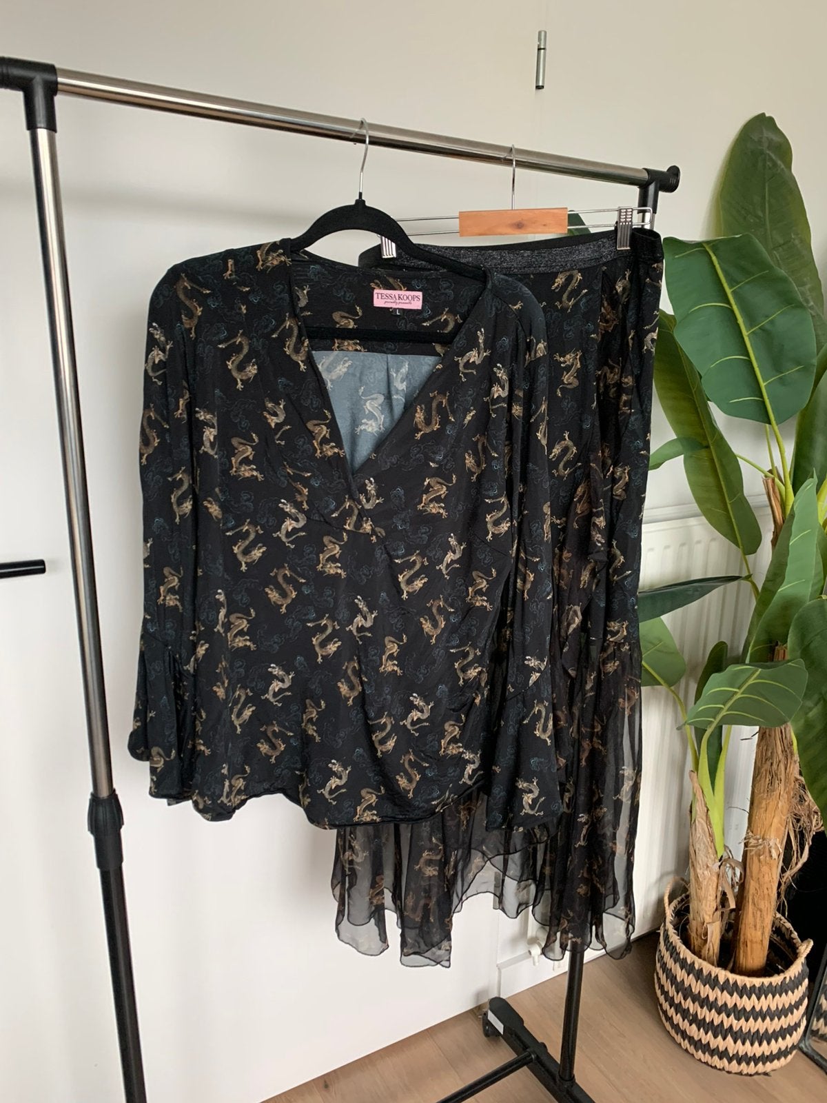 Tessa koops set top met rok maat L, Kostuum of Pak, Verzenden, Zwart, Maat 42/44 (L)