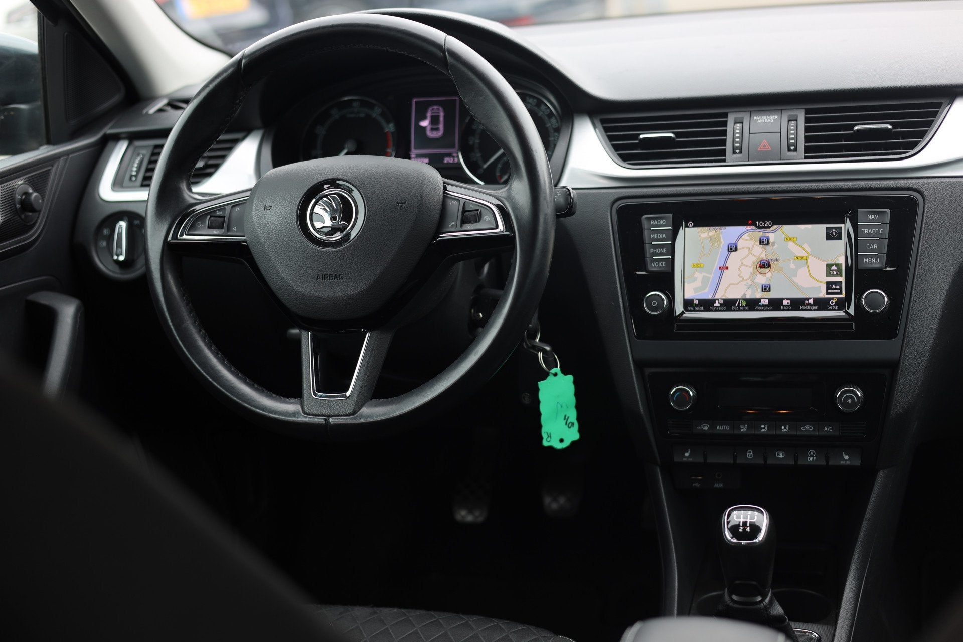 Skoda Rapid Spaceback 1.0 TSI GREENTECH DRIVE | NAVI | CARPL, Auto's, Voorwielaandrijving, Stof, Gebruikt, 580 kg